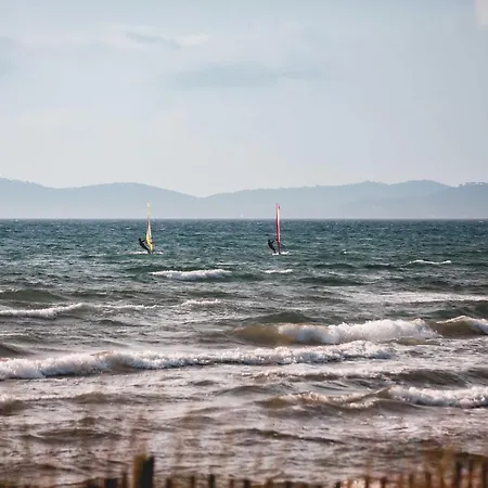 Salines Κάμπινγκ Ιέρ